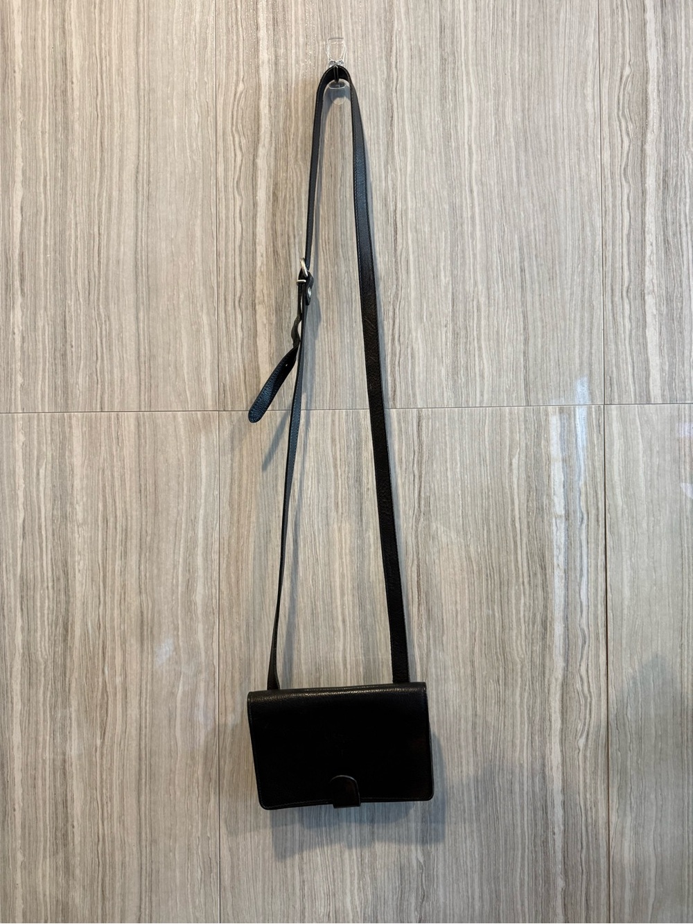 Il Bisonte Black Leather Crossbody Bag with Adjustable Strap